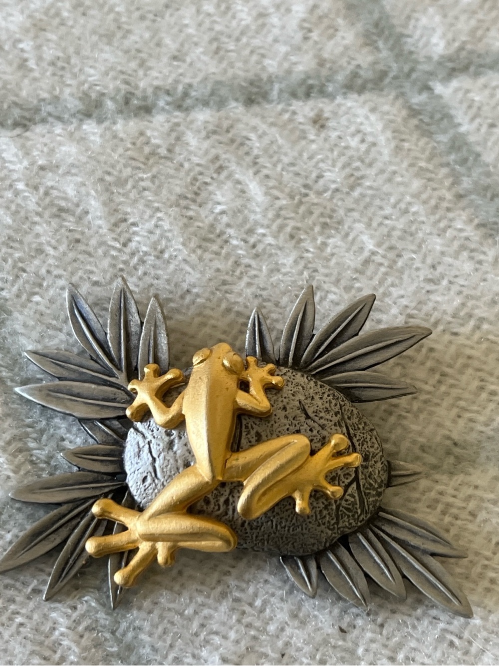 Vintage signed JJ (Jonette Jewelry) Frog pebble brooch in gold and silver tones